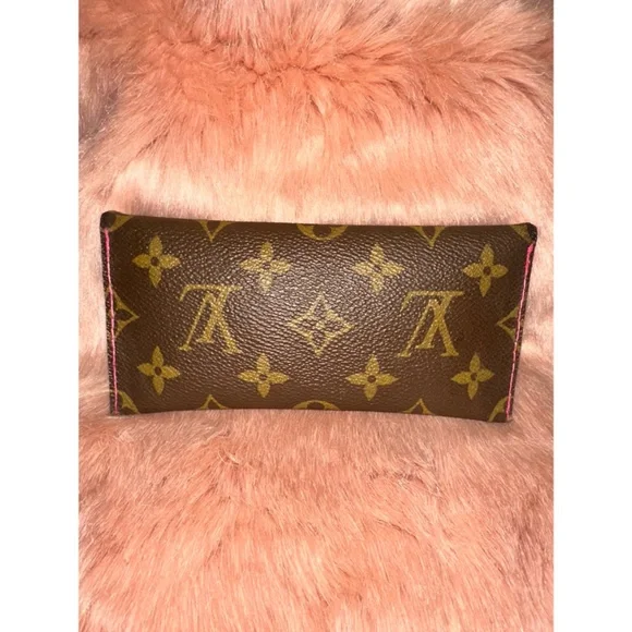 (RESERVED 3) 💖LV wallet💖 - Picture 3 of 4